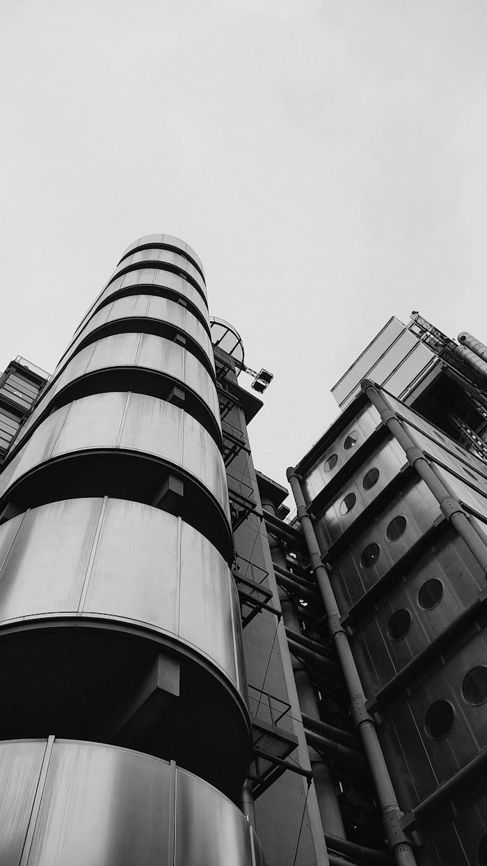 Black and white photo of Lloyd's Building in London showcasing modern architecture.